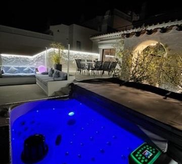 Roses Town Center Apartment | Appartement Duplex Rosas avec terrasse magnifique jacuzzi vue mer