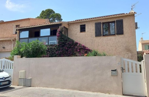 Hyeres Apartment | appartement en rez de jardin et terrasse ds villa