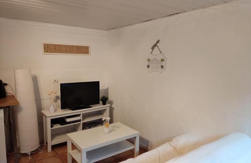 Hyeres Apartment | appartement en rez de jardin et terrasse ds villa