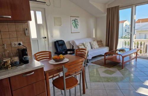 Rogoznica Apartment | Appartement Ensoleillé Avec Grand Balcon, à 3 Minutes de la mer !
