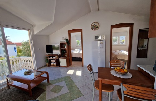 Rogoznica Apartment | Appartement Ensoleillé Avec Grand Balcon, à 3 Minutes de la mer !