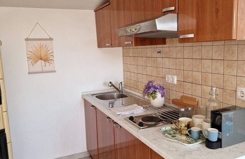 Rogoznica Apartment | Appartement Ensoleillé Avec Grand Balcon, à 3 Minutes de la mer !