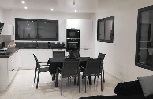 Rivesaltes Apartment | Appartement F3 + Piscine Privée Transats et Plancha !