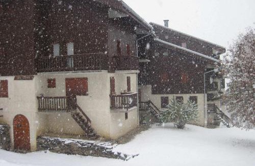 Montchavin Apartment | Appartement rénové proche Paradisio, 200m des pistes, balcon, TV - FR-1-181-2831
