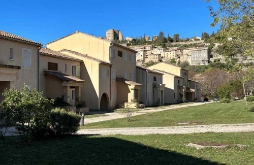 Montbrun-les-Bains Apartment | Appartement - Piscine - ccbbchi