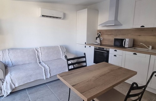 Saint-Esteve-Janson Apartment | Appartement N°1 Avec Jardin Privé LES Bois DE Zola aux Portes du Luberon