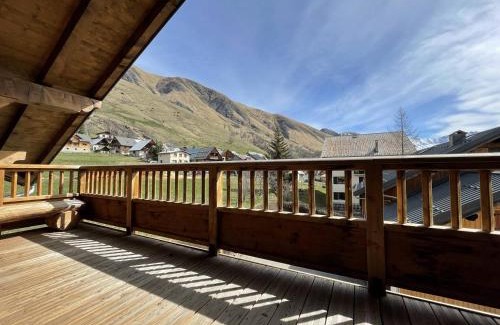 Saint-Sorlin-d'Arves Apartment | Appartement Triplex 9 couchages avec terrasse au cœur du village