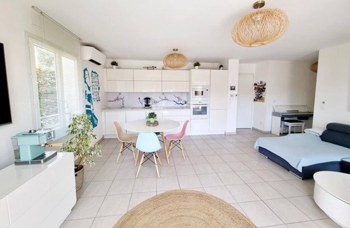 Le Rove Apartment | Appartement Jardin Piscine Dans Résidence Fermée le Rove ,la Côte Bleue