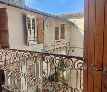 Nimes City Centre Apartment | Appartement Jungle climatisé Centre Ville