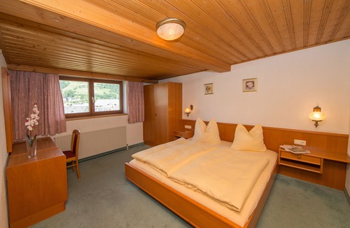 Schuttdorf Hotel | Appartement Kristall