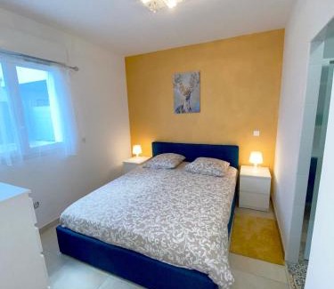 8th Arrondissement Apartment | Appartement la plage de la pointe rouge