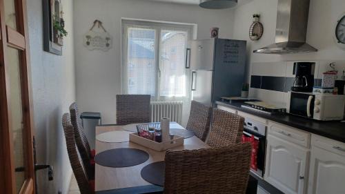 La Maurienne Apartment | APPARTEMENT, LA ROUTE DES GRANDES ALPES , 8 couchages, GARAGE pour motards, cyclistes, POSSIBILITÉ de studios supplémentaires, si plus de 6 pers