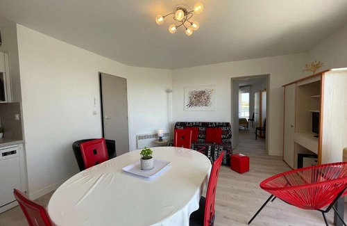 Saint-Jean-de-Monts Apartment | Appartement lumineux, piscine chauffée, parking privatif - FR-1-224C-305