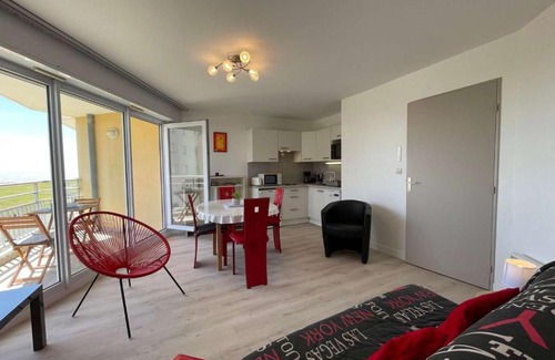 Saint-Jean-de-Monts Apartment | Appartement lumineux, piscine chauffée, parking privatif - FR-1-224C-305