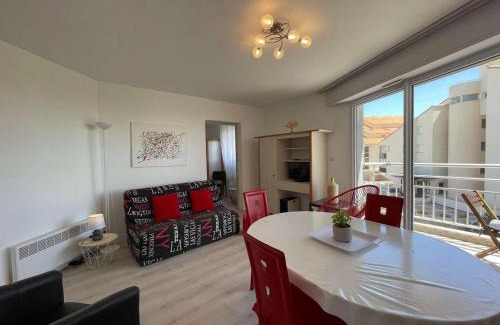 Saint-Jean-de-Monts Apartment | Appartement lumineux, piscine chauffée, parking privatif - FR-1-224C-305