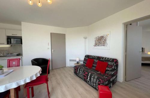 Saint-Jean-de-Monts Apartment | Appartement lumineux, piscine chauffée, parking privatif - FR-1-224C-305