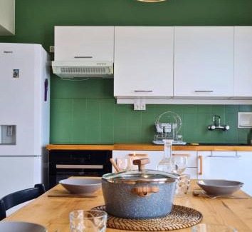 Royan Apartment | Appartement lumineux proche plage et marché, centre-ville accessible à pied parking gratuit inclus I SWEET HOMES LOCATION