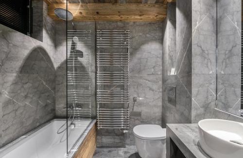 Val-d'Isere Apartment | Appartement luxueux avec spa nordique et hammam au cœur de Val d'Isère - FR-1-567-6