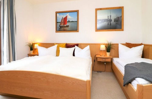 Ostseebad Wustrow Apartment | Appartement mit Südbalkon und Boddenblick Direkt am Hafen von Wustrow