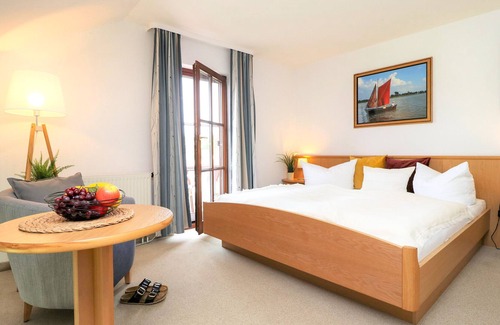 Ostseebad Wustrow Apartment | Appartement mit Südbalkon und Boddenblick Direkt am Hafen von Wustrow