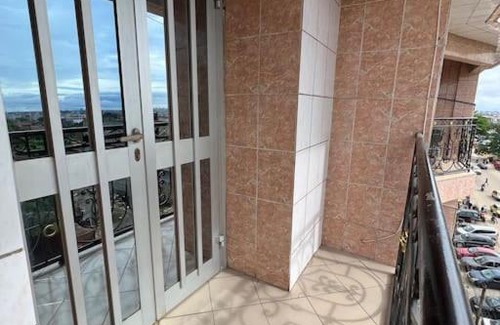 Douala Apartment | Appartement Meublé au Centre de Bonamoussadi et a 1 min du Restaurant Tchop et Yamo