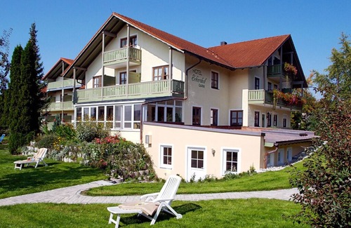Bad Birnbach Apartment | Appartement mit Kleinküche, gemütlicher Einrichtung und Balkon