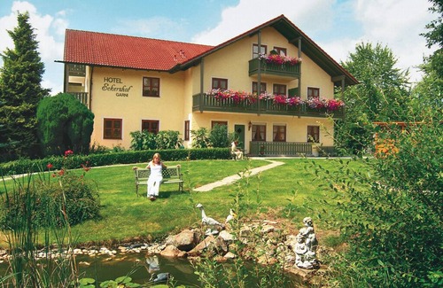 Bad Birnbach Apartment | Appartement mit Kleinküche, gemütlicher Einrichtung und Balkon
