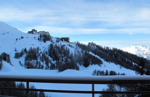 Plagne Centre Apartment | Appartement moderne à Plagne Centre avec balcon, 2 chambres et Wifi - FR-1-351-93