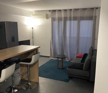 1st Arrondissement Apartment | Appartement moderne face gare St Charles