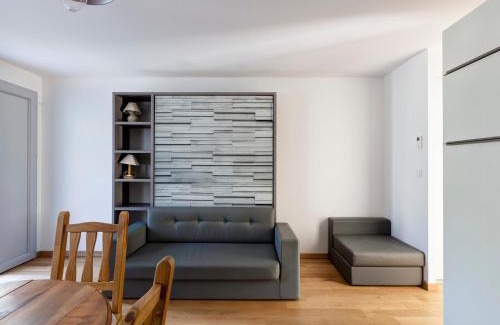 Brides-les-Bains Apartment | Appartement neuf 2* au centre de Brides avec terrasse, proche télécabines et commerces - FR-1-512-41