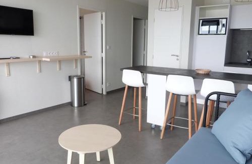 La Tranche-sur-Mer Apartment | Appartement plage, piscine, balcon, animaux, parking - FR-1-194-201