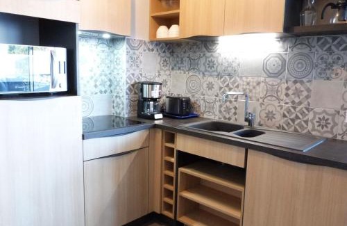 La Tranche-sur-Mer Apartment | Appartement PMR 2 Chambres, Face Plage, Piscine, Balcon, Pour 6 Personnes, Animaux Admis - FR-1-194-222