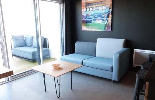 La Tranche-sur-Mer Apartment | Appartement PMR 2 Chambres, Face Plage, Piscine, Balcon, Pour 6 Personnes, Animaux Admis - FR-1-194-222