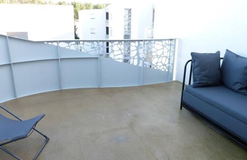 La Tranche-sur-Mer Apartment | Appartement PMR 2 Chambres, Face Plage, Piscine, Balcon, Pour 6 Personnes, Animaux Admis - FR-1-194-222