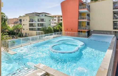 Antibes City Centre Apartment | Appartement Port Prestige - terrasse - piscine - parking