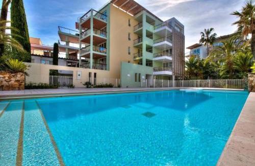 Antibes City Centre Apartment | Appartement Port Prestige - terrasse - piscine - parking
