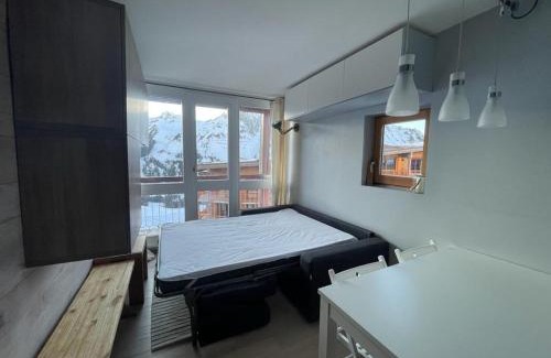 Arc-2000 Apartment | Appartement rénové 6 pers · Centre station · Balcon · TV · Lave-vaisselle · Lave-linge - FR-1-346-548