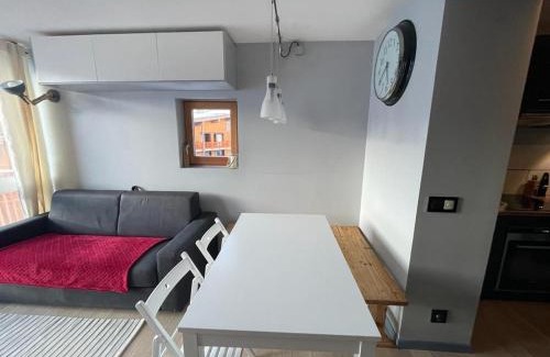 Arc-2000 Apartment | Appartement rénové 6 pers · Centre station · Balcon · TV · Lave-vaisselle · Lave-linge - FR-1-346-548