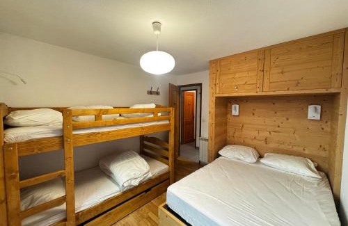 Les Carroz-d'Araches Apartment | Appartement rénové 2 pièces, 6 pers, pieds des pistes, balcon est, proche commerces - FR-1-572-9