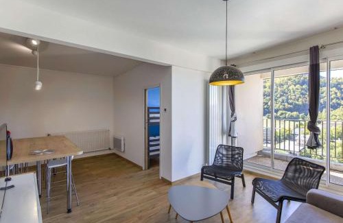 Eaux-Bonnes Apartment | Appartement rénové 8 pers, terrasse, ski, wifi - FR-1-400-106