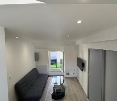 Millau Apartment | Appartement rénové en centre-ville avec terrasse