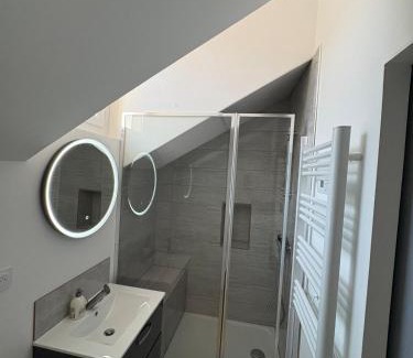 Millau Apartment | Appartement rénové en centre-ville avec terrasse
