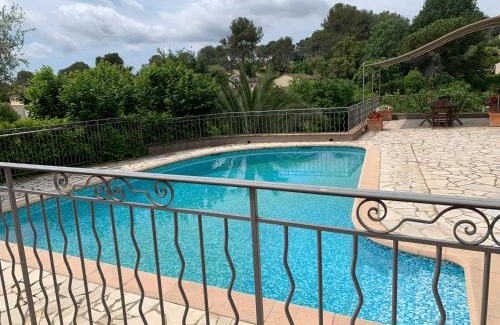 Roquefort-les-Pins House | Appartement rez de jardin de villa avec piscine