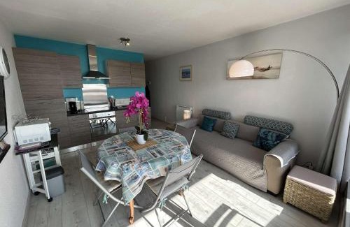 Saint-Jean-de-Monts Apartment | Appartement Studio cabine, 4 couchages, face à la mer - FR-1-224C-304