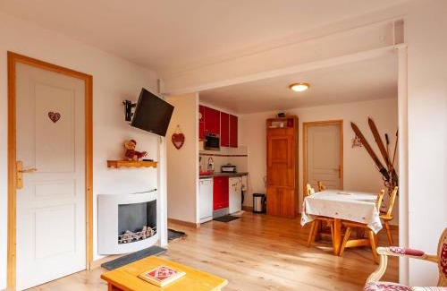 Meribel-Mottaret Apartment | Appartement skis aux pieds avec double balcon près de Méribel - FR-1-355-101
