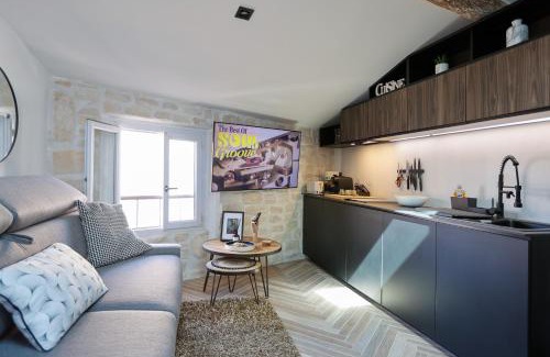 Antibes Old Town Apartment | Appartement sous les toits