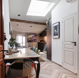 Antibes Old Town Apartment | Appartement sous les toits
