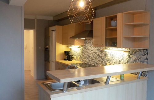 Charleroi Apartment | Appartement Spacieux 3 Chambres Pour 6 Pers. à 2 pas du Centre + Parking
