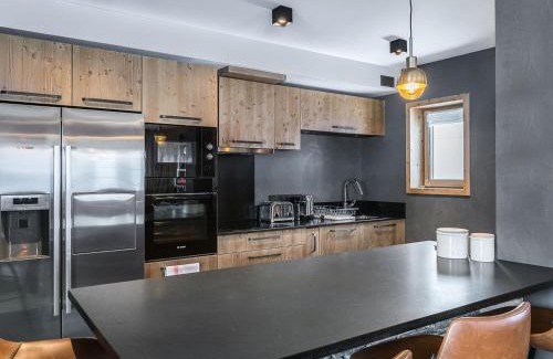Val-d'Isere Apartment | Appartement spacieux, cosy avec cheminée, proche pistes et école de ski, idéal pour familles - FR-1-567-12