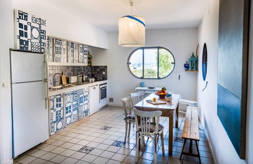 Porquerolles Apartment | APPARTEMENT SUR LE PORT DE PORQUEROLLES